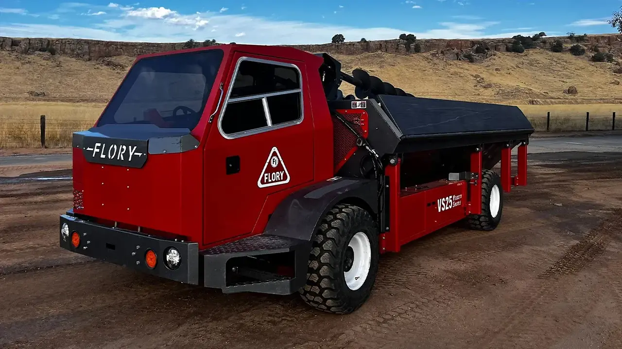 Flory VS25 shuttle truck in its compact red bodywork